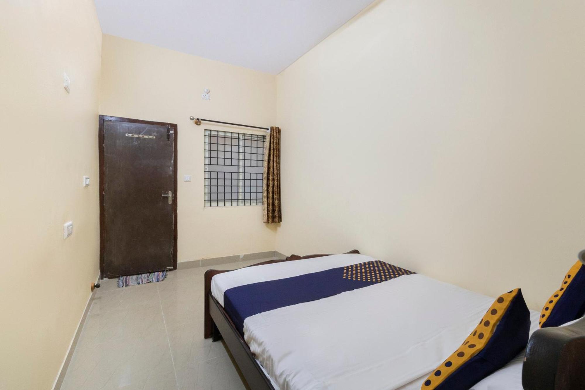 Spot On Ssr Lodging And Boarding Bangalore Bagian luar foto
