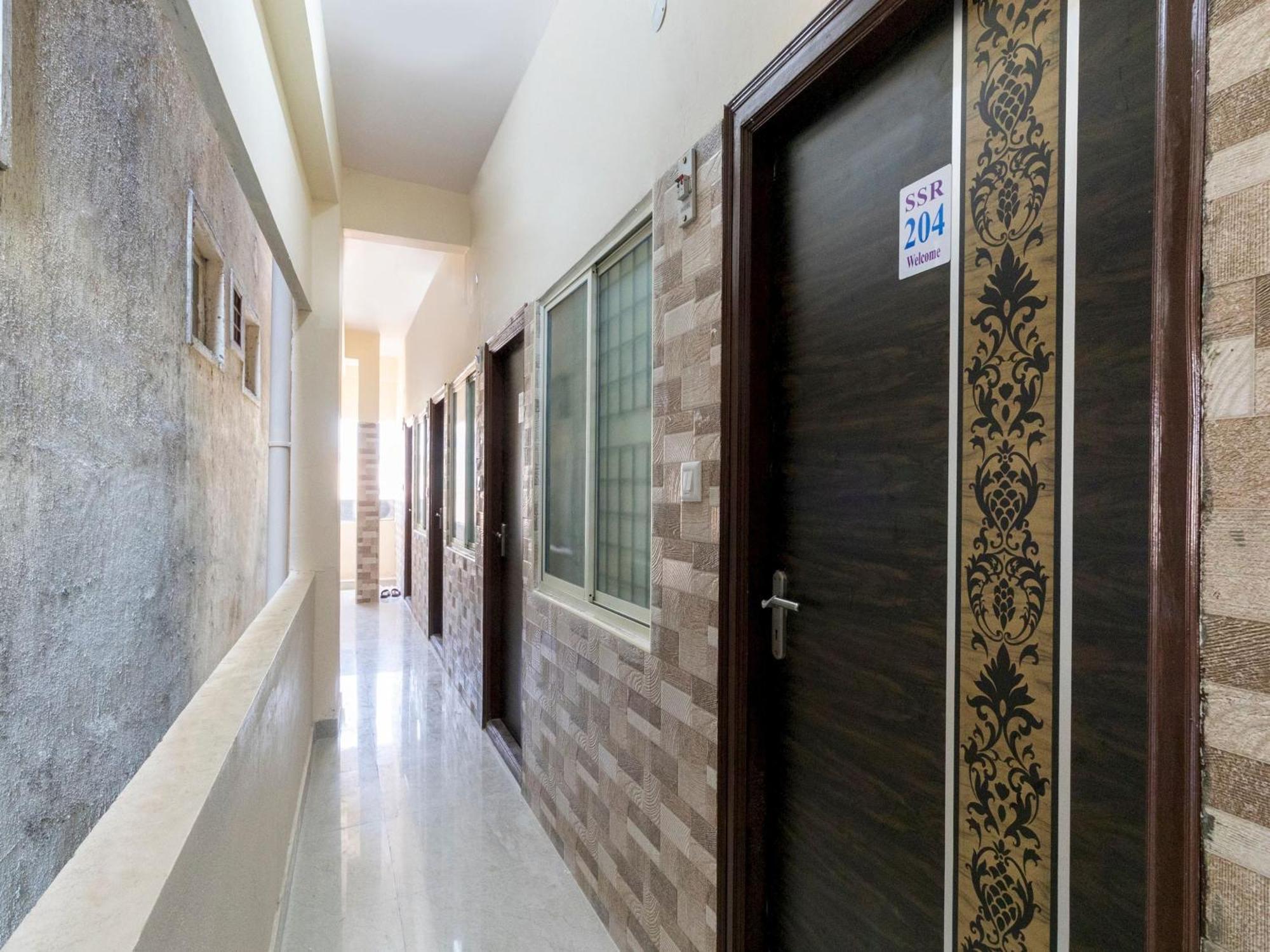Spot On Ssr Lodging And Boarding Bangalore Bagian luar foto